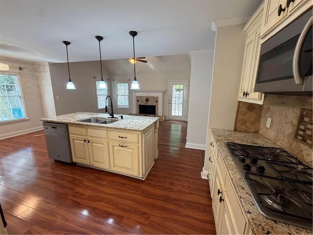 3 bedroom, 3 bathroom, 2,309 sq ft single family residence for rent at 649 LAWTON RIDGE Drive, Lawrenceville, GA 30043 for $2,395 a month — photo 9