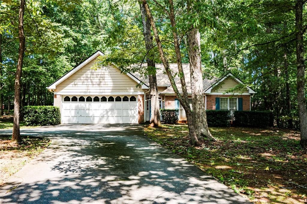3 bedroom, 2 bathroom, 1,815 sq ft single family residence for sale at 405 Radcliffe Trace, Covington, GA 30016