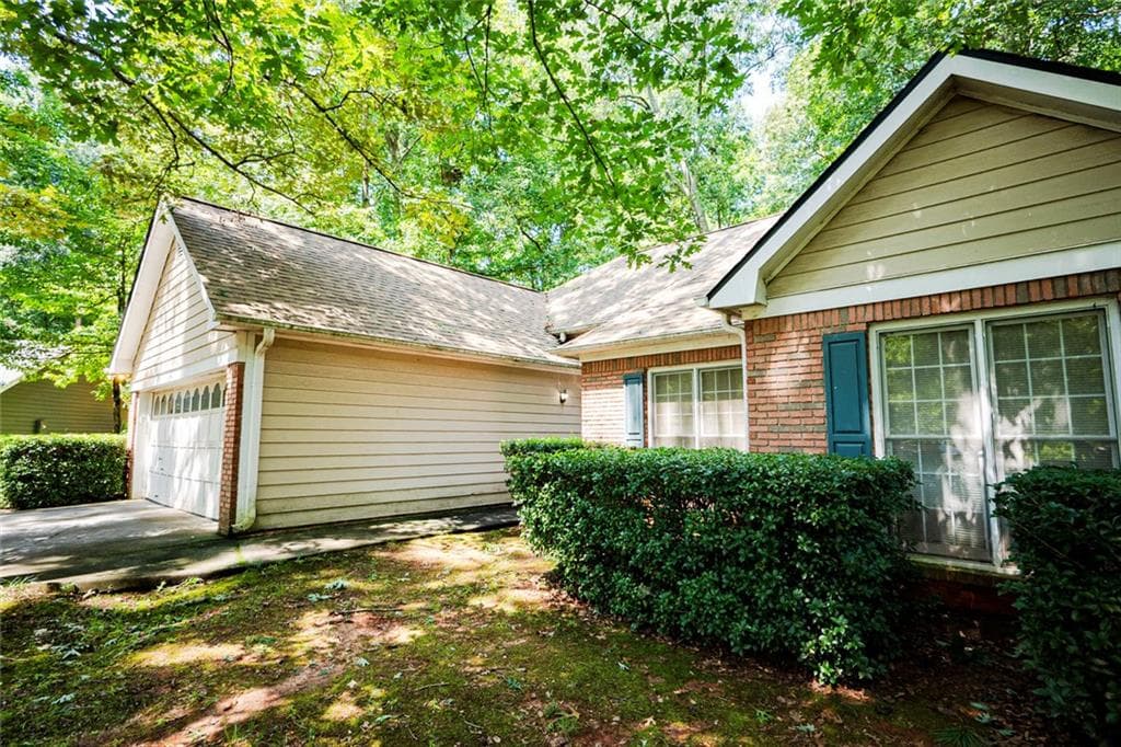 3 bedroom, 2 bathroom, 1,815 sq ft single family residence for sale at 405 Radcliffe Trace, Covington, GA 30016 — photo 3