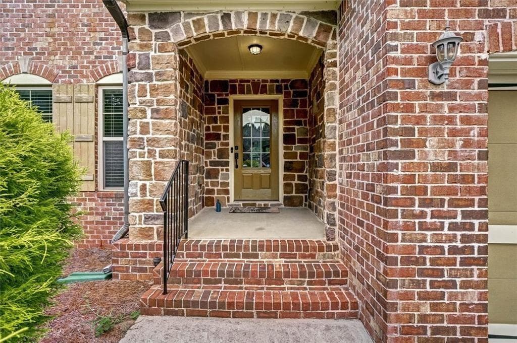 5 bedroom, 4 bathroom, 3,373 sq ft single family residence under contract at 3140 Stonecrest Drive, Cumming, GA 30041 — photo 2