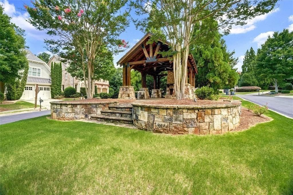5 bedroom, 4 bathroom, 3,373 sq ft single family residence under contract at 3140 Stonecrest Drive, Cumming, GA 30041 — photo 3