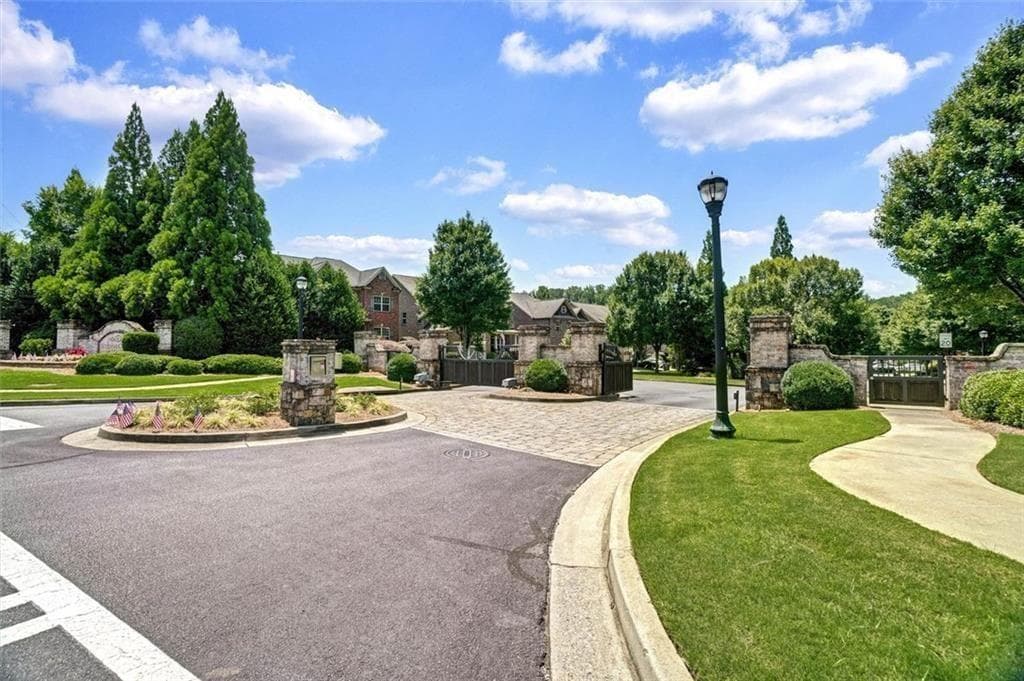 5 bedroom, 4 bathroom, 3,373 sq ft single family residence under contract at 3140 Stonecrest Drive, Cumming, GA 30041 — photo 7
