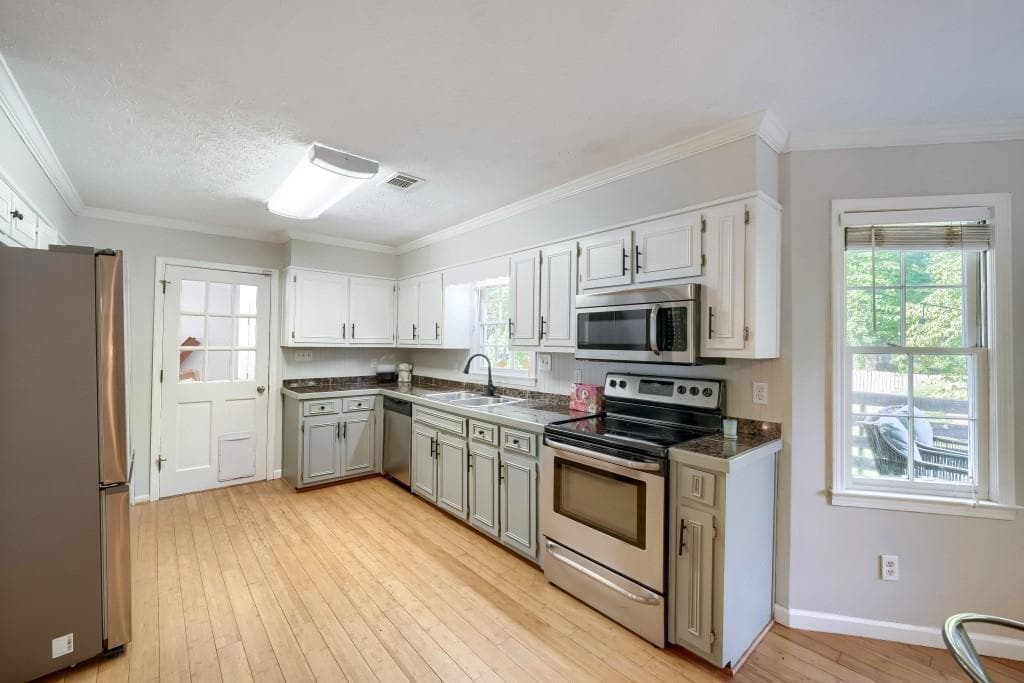 4 bedroom, 3 bathroom, 2,162 sq ft single family residence for sale at 788 Flowers Crossing, Lawrenceville, GA 30044 — photo 9