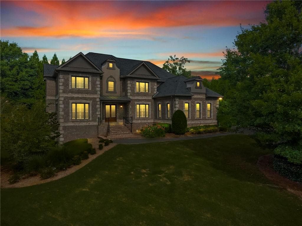 6 bedroom, 5 bathroom, 5,425 sq ft single family residence under contract at 1303 Alvin Adams Court, Marietta, GA 30062 — photo 2