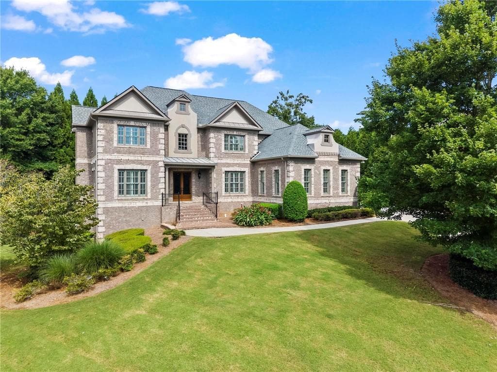 6 bedroom, 5 bathroom, 5,425 sq ft single family residence under contract at 1303 Alvin Adams Court, Marietta, GA 30062 — photo 3