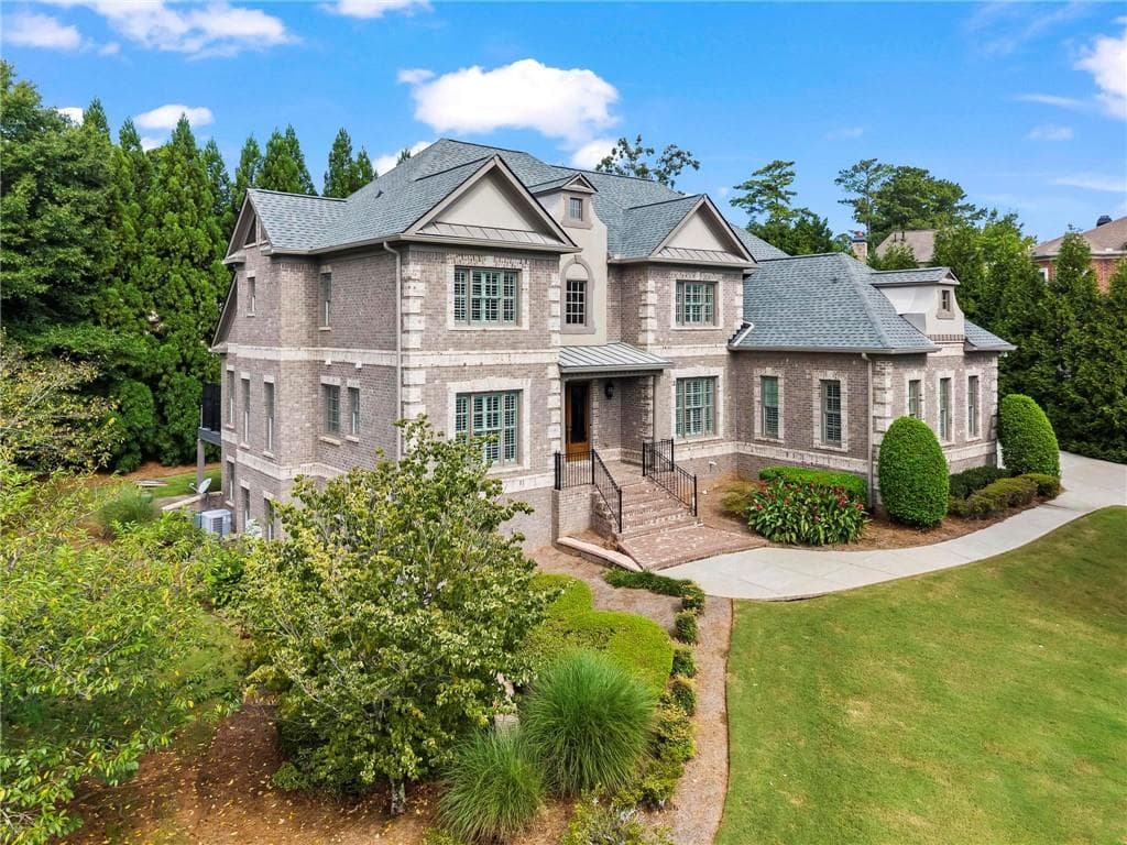 6 bedroom, 5 bathroom, 5,425 sq ft single family residence under contract at 1303 Alvin Adams Court, Marietta, GA 30062 — photo 4