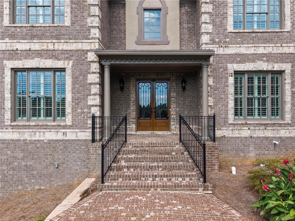 6 bedroom, 5 bathroom, 5,425 sq ft single family residence under contract at 1303 Alvin Adams Court, Marietta, GA 30062 — photo 5