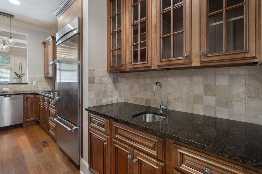 3 bedroom, 4 bathroom, 2,218 sq ft townhouse under contract at 4222 Rickenbacker Drive 22, Atlanta, GA 30342 — photo 8