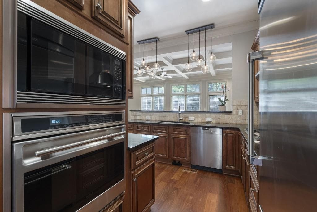 3 bedroom, 4 bathroom, 2,218 sq ft townhouse under contract at 4222 Rickenbacker Drive 22, Atlanta, GA 30342 — photo 9