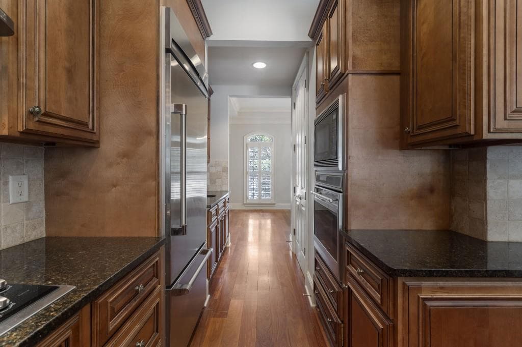3 bedroom, 4 bathroom, 2,218 sq ft townhouse under contract at 4222 Rickenbacker Drive 22, Atlanta, GA 30342 — photo 10
