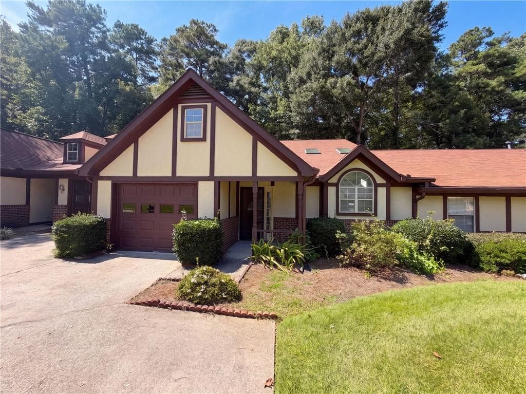 2 bedroom, 2 bathroom, 1,921 sq ft townhouse under contract at 17 Dover Trail, Peachtree City, GA 30269