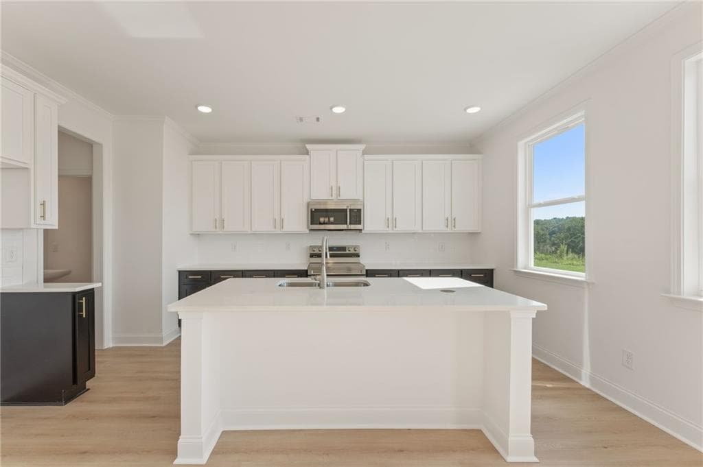 4 bedroom, 3 bathroom, 2,626 sq ft single family residence for sale at 7224 Millbrae Walk, Flowery Branch, GA 30542 — photo 9