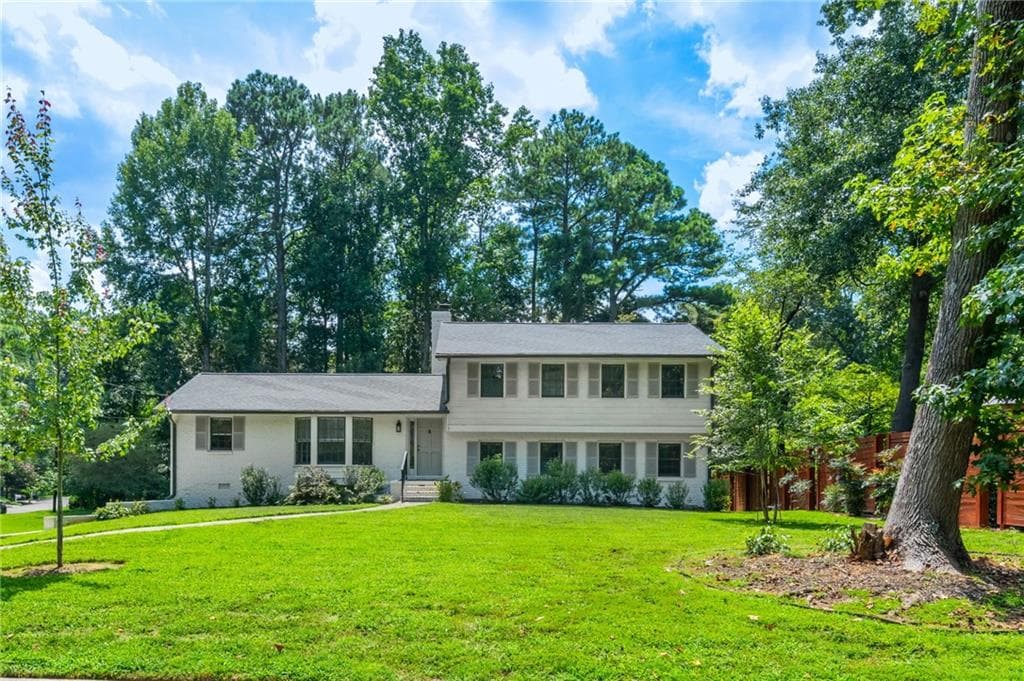 5 bedroom, 3 bathroom, 2,594 sq ft single family residence for rent at 5599 Bend Creek Road, Atlanta, GA 30338 for $4,100 a month — photo 2