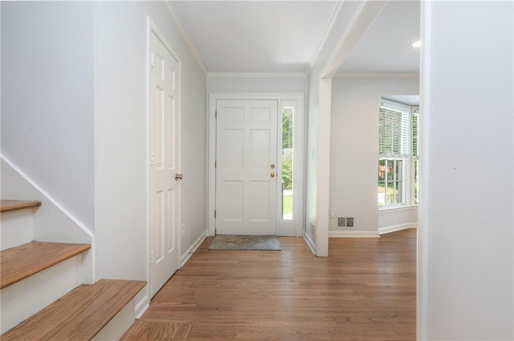 5 bedroom, 3 bathroom, 2,594 sq ft single family residence for rent at 5599 Bend Creek Road, Atlanta, GA 30338 for $4,100 a month — photo 4