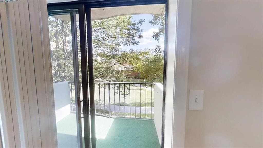 1 bedroom, 1 bathroom, 760 sq ft condominium for sale at 300 Johnson Ferry Road B202, Sandy Springs, GA 30328
