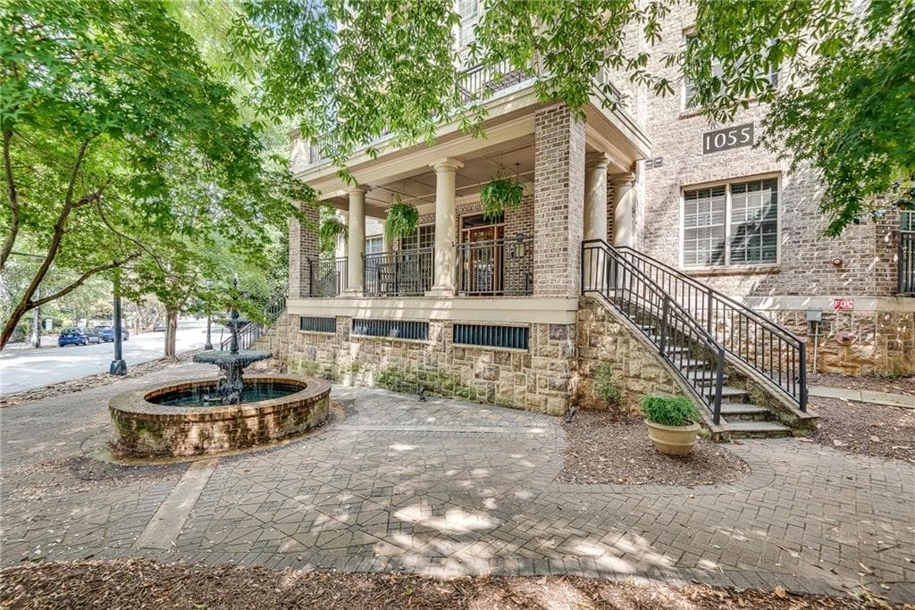 1 bedroom, 1 bathroom, 736 sq ft condominium for sale at 1055 Piedmont Avenue 117, Atlanta, GA 30309 — photo 1 of 29