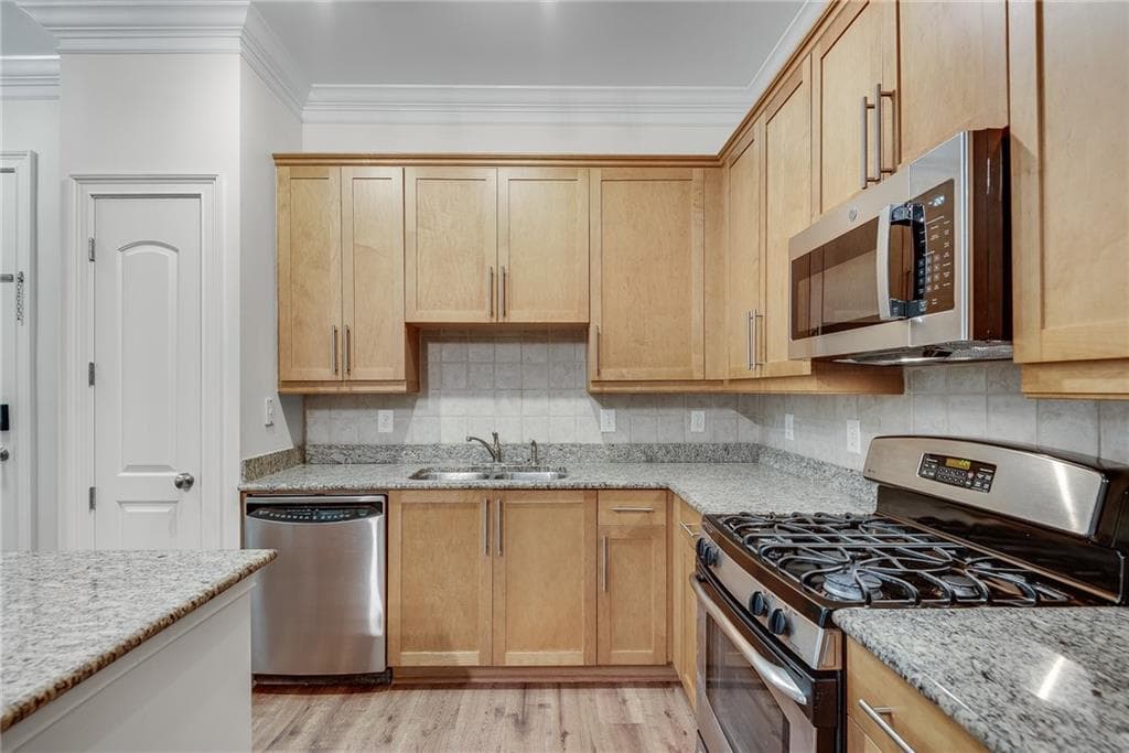 1 bedroom, 1 bathroom, 736 sq ft condominium for sale at 1055 Piedmont Avenue 117, Atlanta, GA 30309 — photo 6
