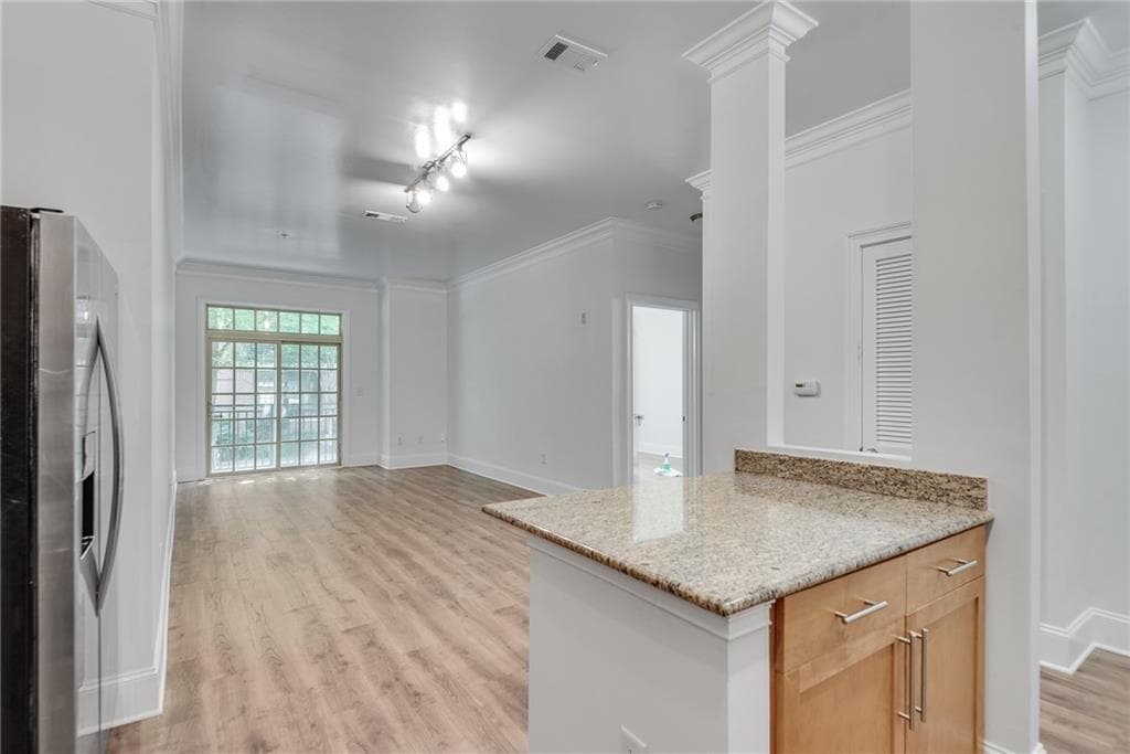 1 bedroom, 1 bathroom, 736 sq ft condominium for sale at 1055 Piedmont Avenue 117, Atlanta, GA 30309 — photo 9