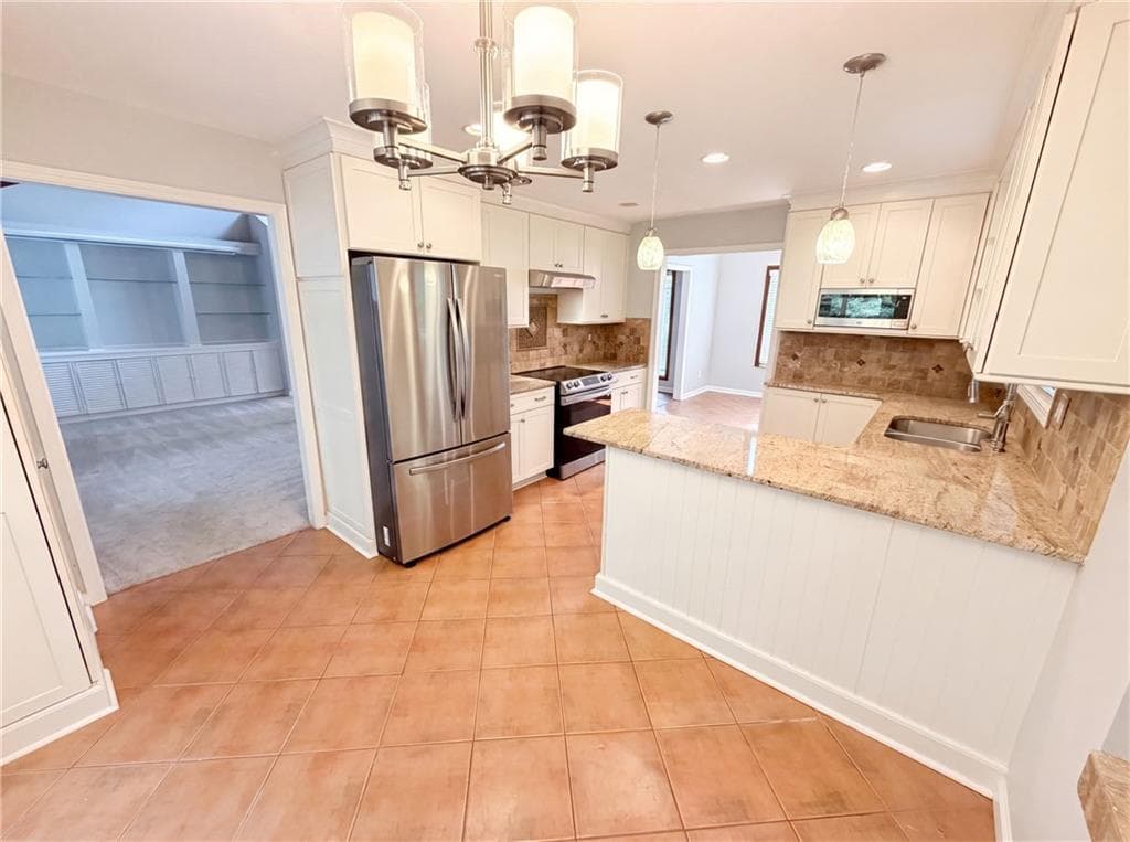 4 bedroom, 3 bathroom, 2,242 sq ft single family residence for sale at 3409 Woodrun Trail, Marietta, GA 30062 — photo 3