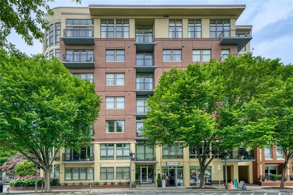 4 bedroom, 4 bathroom, 3,607 sq ft condominium under contract at 201 W Ponce De Leon Avenue 71, Decatur, GA 30030
