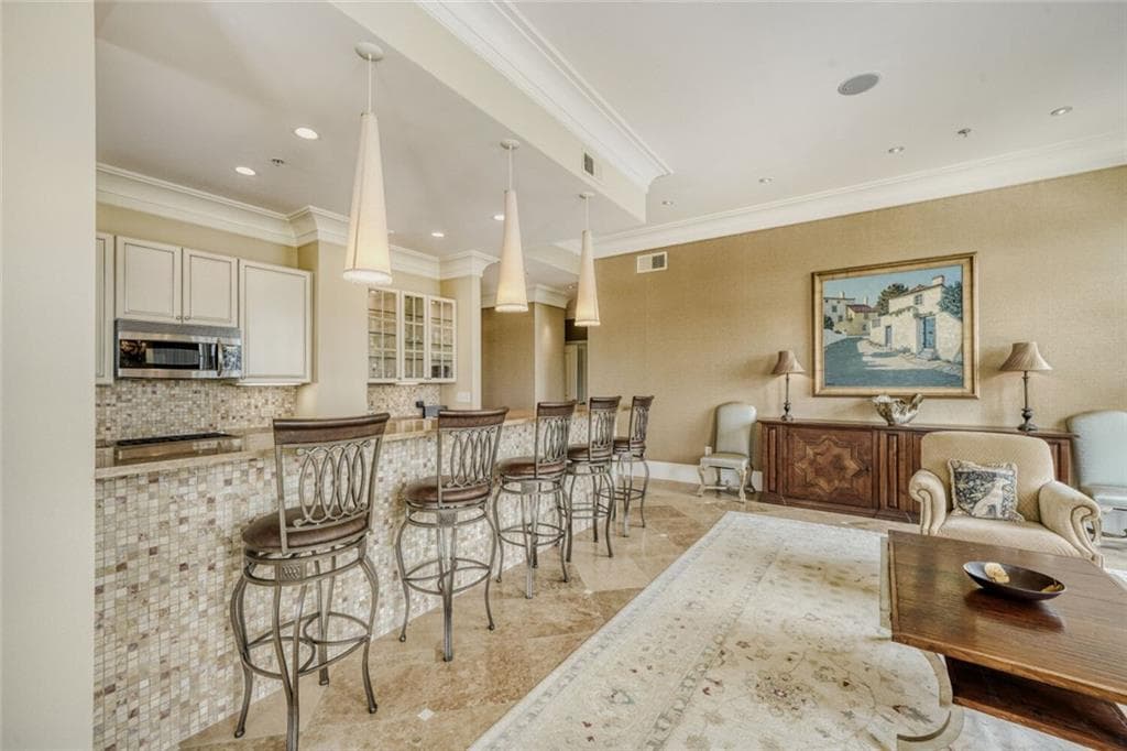 4 bedroom, 4 bathroom, 3,607 sq ft condominium under contract at 201 W Ponce De Leon Avenue 71, Decatur, GA 30030 — photo 6