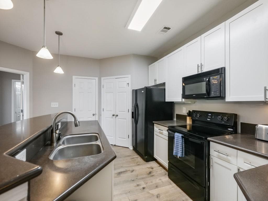 2 bedroom, 1 bathroom, 1,080 sq ft condominium for sale at 400 17th Street 2125, Atlanta, GA 30318 — photo 9