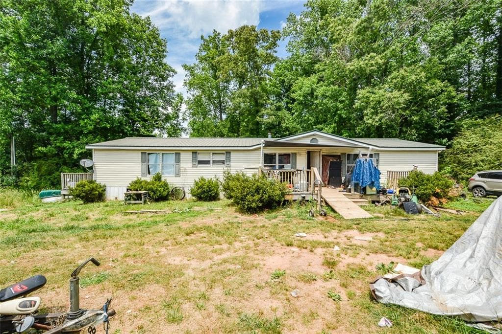 3 bedroom, 3 bathroom, 1,848 sq ft single family residence under contract at 1010 Painter Road, Talking Rock, GA 30175 — photo 4