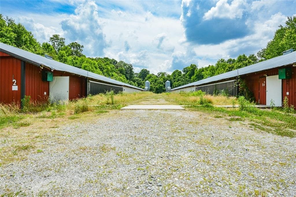 3 bedroom, 3 bathroom, 1,848 sq ft single family residence under contract at 1010 Painter Road, Talking Rock, GA 30175 — photo 9