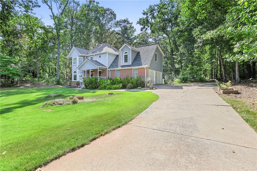 4 bedroom, 3 bathroom, 2,802 sq ft single family residence for sale at 232 Lakewood Drive, Carrollton, GA 30117 — photo 3