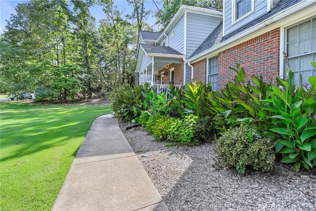 4 bedroom, 3 bathroom, 2,802 sq ft single family residence for sale at 232 Lakewood Drive, Carrollton, GA 30117 — photo 5