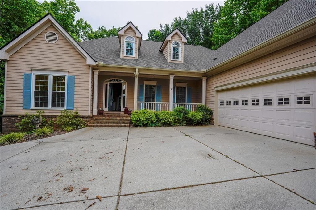 4 bedroom, 3 bathroom, 4,557 sq ft single family residence under contract at 4459 N Gate Drive, Gainesville, GA 30506 — photo 2