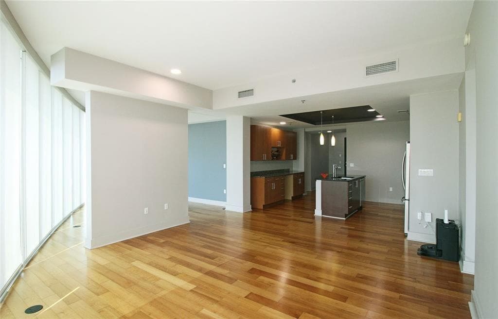 2 bedroom, 2 bathroom, 444 sq ft condominium under contract at 4561 Olde Perimeter Way 1002, Dunwoody, GA 30346 — photo 4