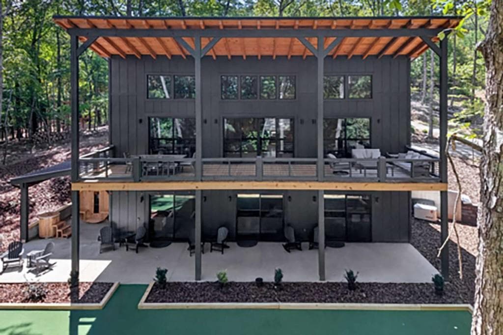 4 bedroom, 3 bathroom, 2,688 sq ft single family residence for sale at 255 Sunrock Mountain Road, Blue Ridge, GA 30513 — photo 2