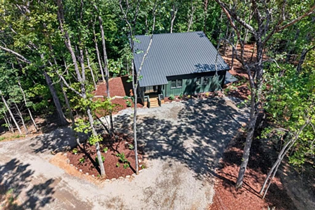 4 bedroom, 3 bathroom, 2,688 sq ft single family residence for sale at 255 Sunrock Mountain Road, Blue Ridge, GA 30513 — photo 3