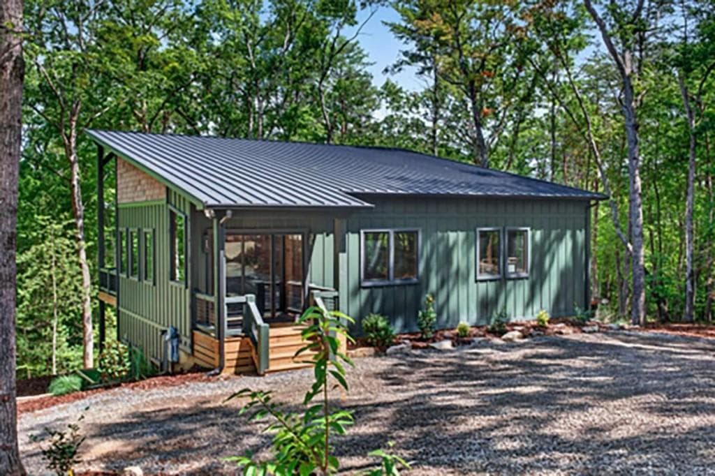 4 bedroom, 3 bathroom, 2,688 sq ft single family residence for sale at 255 Sunrock Mountain Road, Blue Ridge, GA 30513 — photo 4