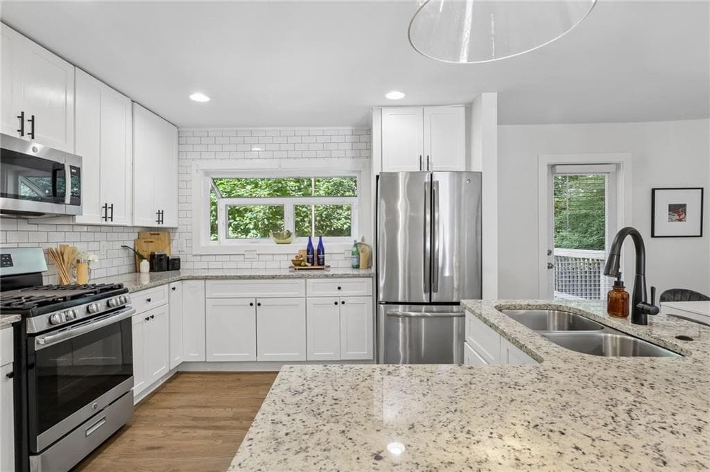 3 bedroom, 3 bathroom, 1,906 sq ft single family residence for sale at 3900 Captain Drive, Atlanta, GA 30341 — photo 9
