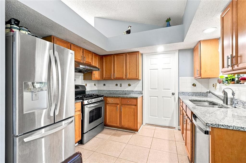 3 bedroom, 3 bathroom, 1,966 sq ft single family residence for sale at 1301 Sweet Woods Drive, Lawrenceville, GA 30044 — photo 10