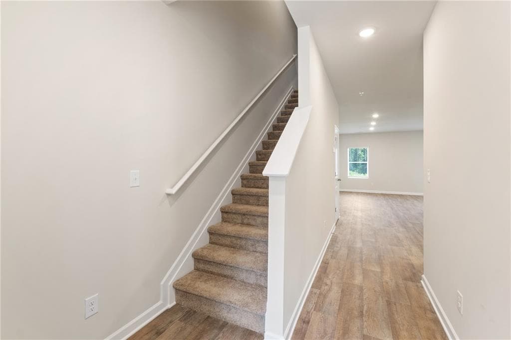 3 bedroom, 3 bathroom, 1,598 sq ft townhouse for sale at 8312 Columbia Court, Palmetto, GA 30268 — photo 2