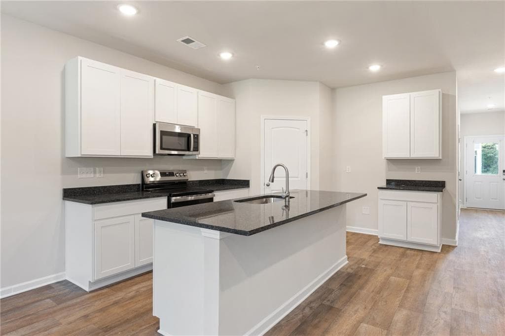 3 bedroom, 3 bathroom, 1,598 sq ft townhouse for sale at 8312 Columbia Court, Palmetto, GA 30268 — photo 5