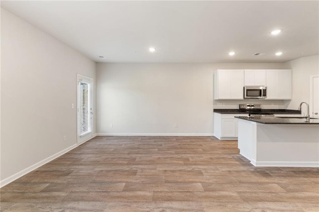3 bedroom, 3 bathroom, 1,598 sq ft townhouse for sale at 8312 Columbia Court, Palmetto, GA 30268 — photo 6