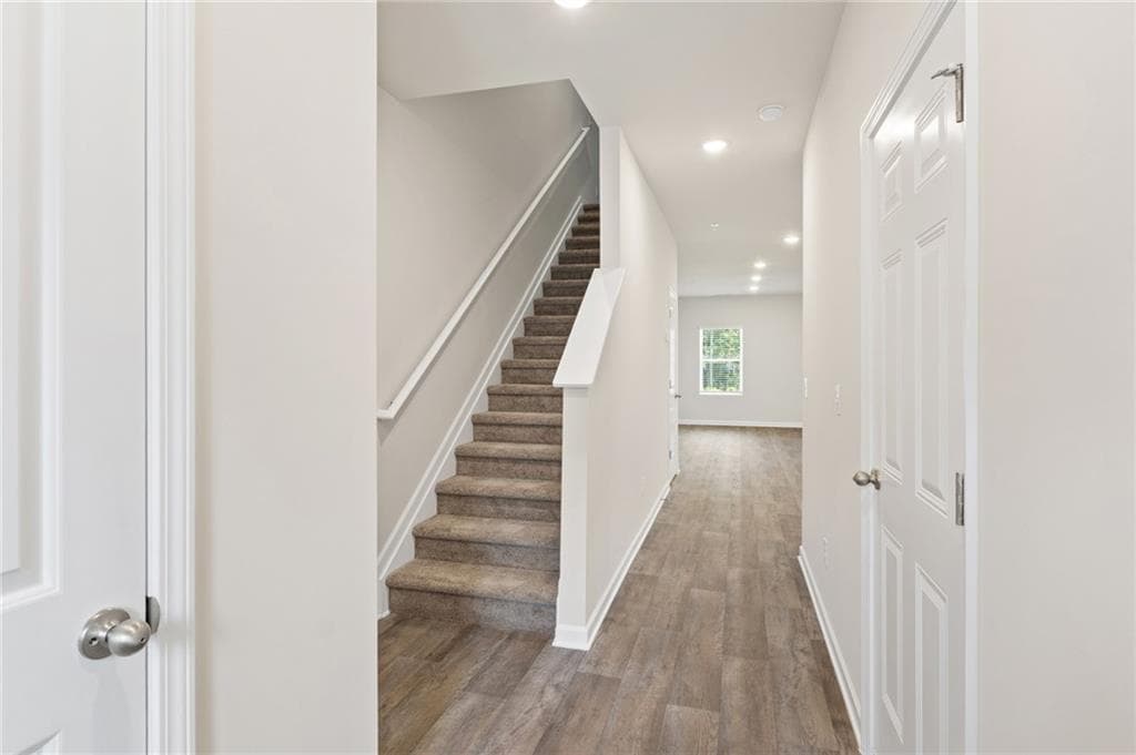 3 bedroom, 3 bathroom, 1,598 sq ft townhouse for sale at 8316 Columbia Court, Palmetto, GA 30268 — photo 2