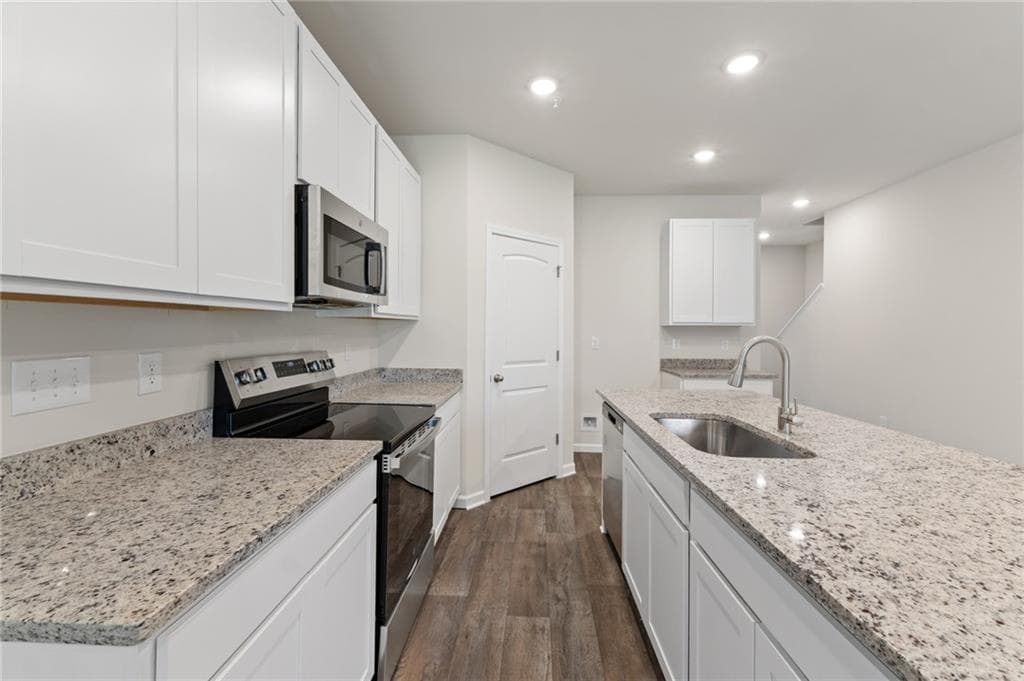 3 bedroom, 3 bathroom, 1,598 sq ft townhouse for sale at 8316 Columbia Court, Palmetto, GA 30268 — photo 6