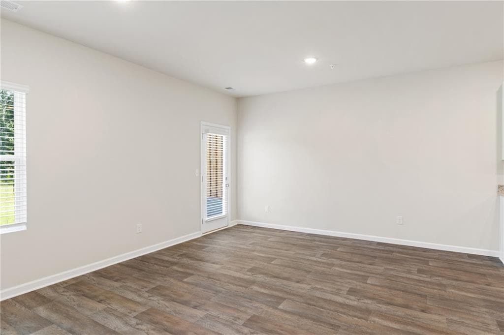 3 bedroom, 3 bathroom, 1,598 sq ft townhouse for sale at 8316 Columbia Court, Palmetto, GA 30268 — photo 8