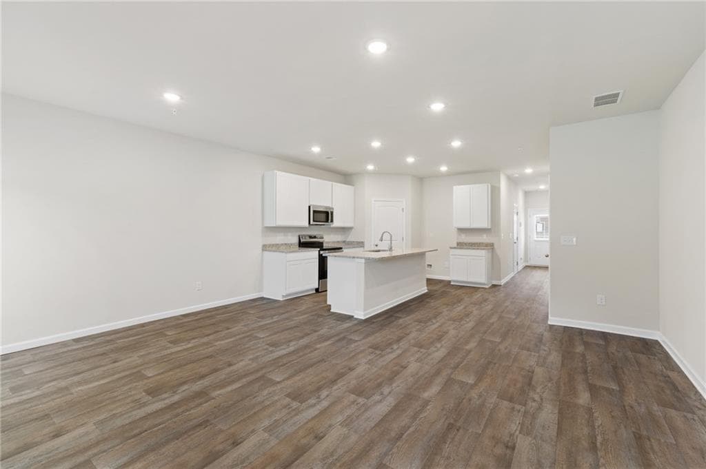 3 bedroom, 3 bathroom, 1,598 sq ft townhouse for sale at 8316 Columbia Court, Palmetto, GA 30268 — photo 9