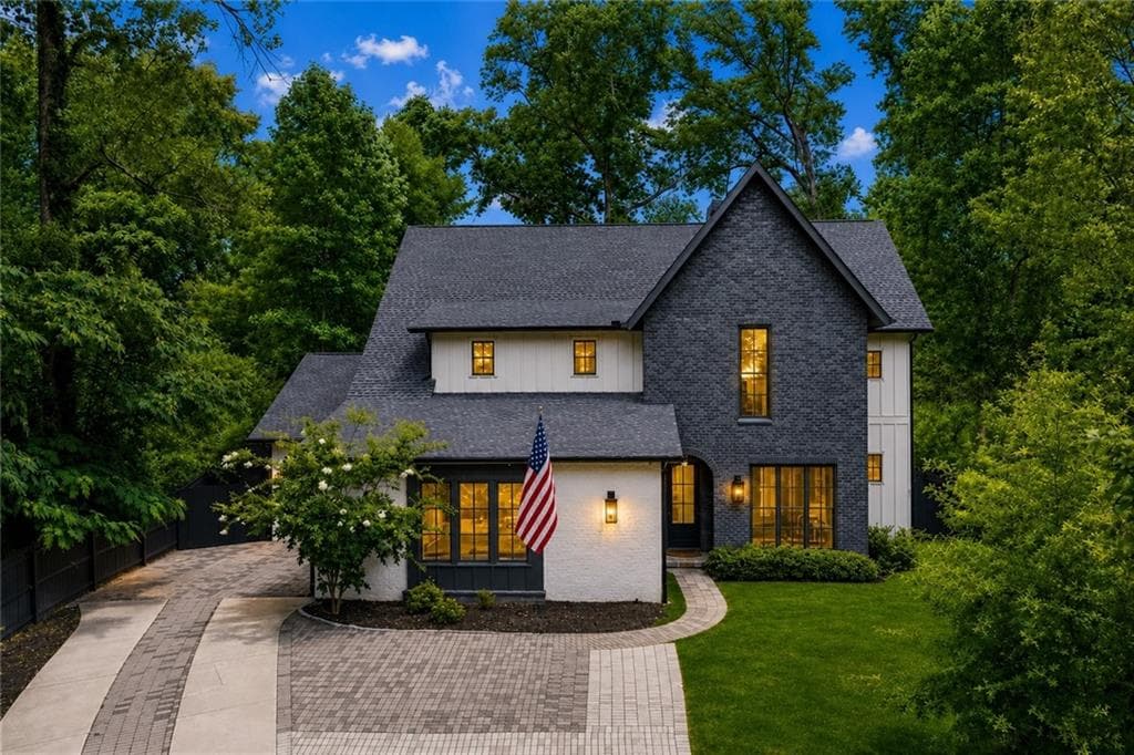 6 bedroom, 5 bathroom, 4,416 sq ft single family residence for sale at 1376 Lavista Road, Atlanta, GA 30324 — photo 2