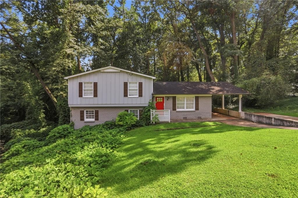 3 bedroom, 2 bathroom, 1,826 sq ft single family residence for sale at 1633 Pine Glen Circle, Decatur, GA 30035
