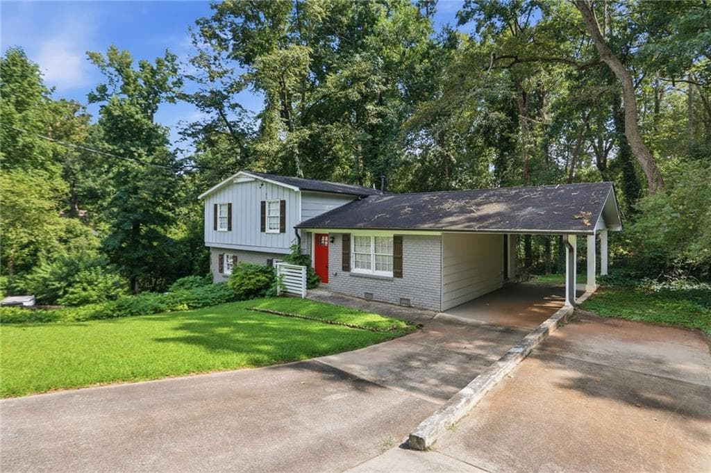 3 bedroom, 2 bathroom, 1,826 sq ft single family residence for sale at 1633 Pine Glen Circle, Decatur, GA 30035 — photo 2