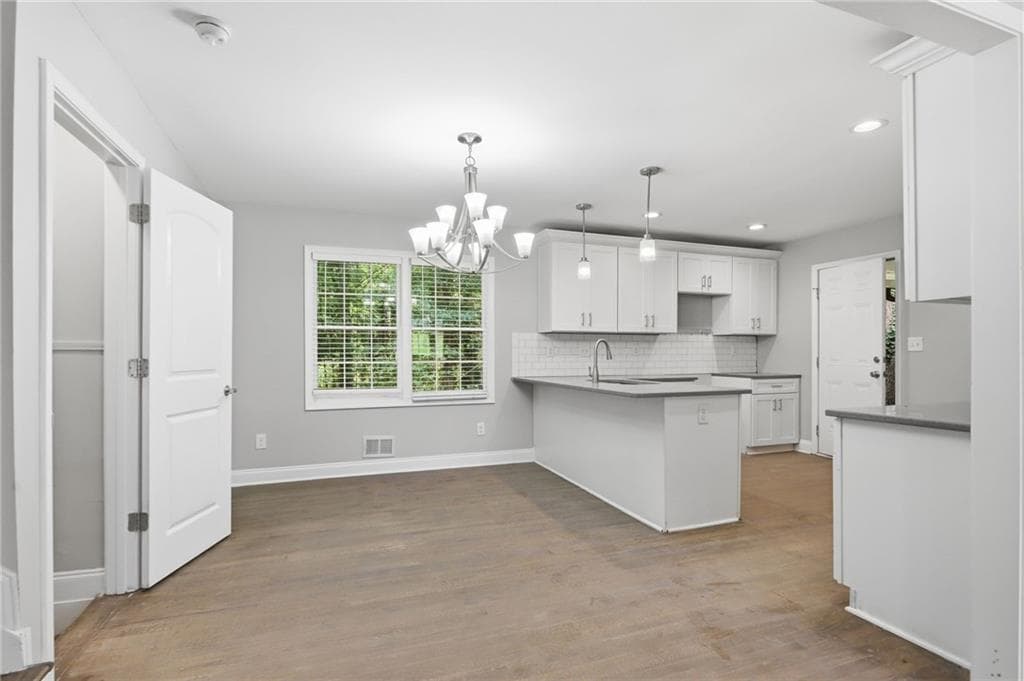 3 bedroom, 2 bathroom, 1,826 sq ft single family residence for sale at 1633 Pine Glen Circle, Decatur, GA 30035 — photo 10