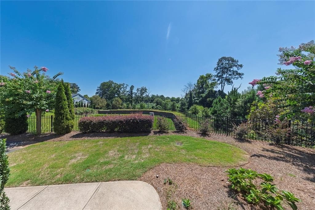 3 bedroom, 3 bathroom, 2,362 sq ft condominium for sale at 312 Cherokee Station Circle, Woodstock, GA 30188 — photo 5