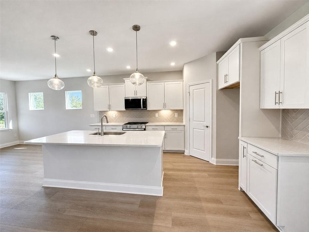 5 bedroom, 3 bathroom, 2,649 sq ft single family residence under contract at 1674 Branch Creek Dr-Lot 111, Cumming, GA 30040 — photo 4